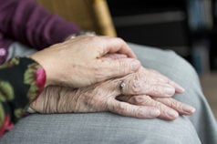 assurance dépendance seniors personnes âgées