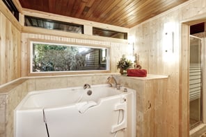 baignoire_sabot_a_porte_mini https://www.bonjoursenior.fr/wp-content/uploads/2018/09/baignoire_sabot_a_porte_mini.jpg
