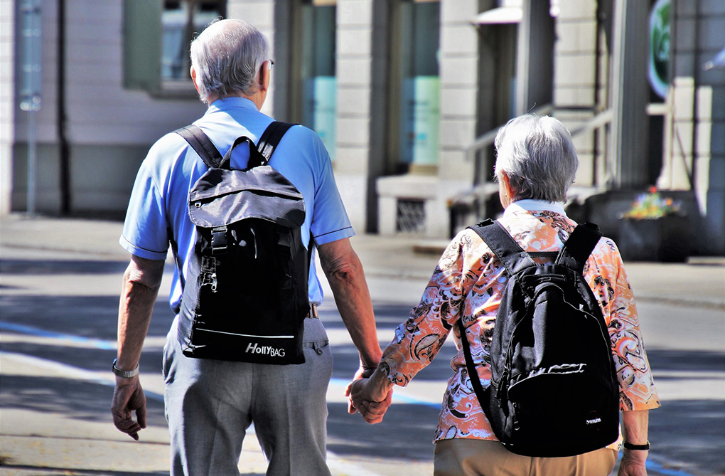 personnes âgées en vacances