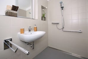 https://www.bonjoursenior.fr/wp-content/uploads/2022/07/galerie_douche-handicape_reduit-3.jpg