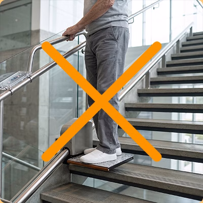 Monte-escalier debout Step Lift non conforme sans sécurité