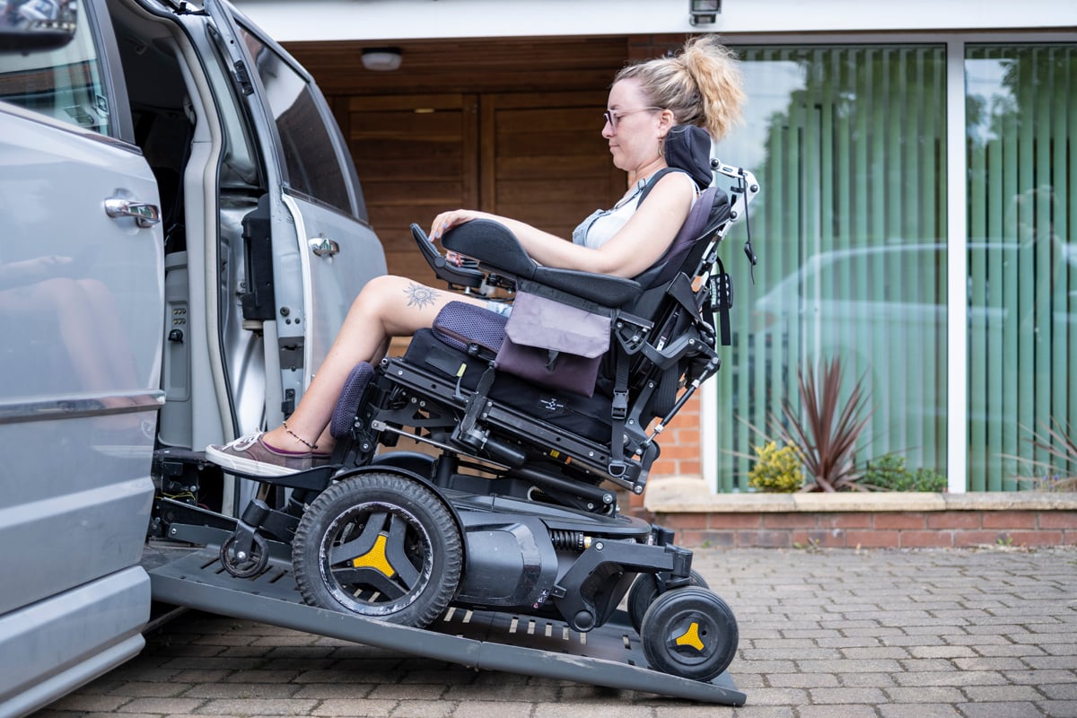 Chaise roulante, fauteuil médical : quand sont-ils recommandés ?