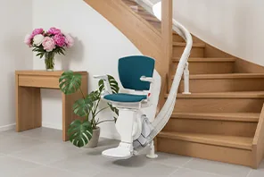 https://www.bonjoursenior.fr/wp-content/uploads/2025/07/montascale-curvilineo-01-296x198-1.webp